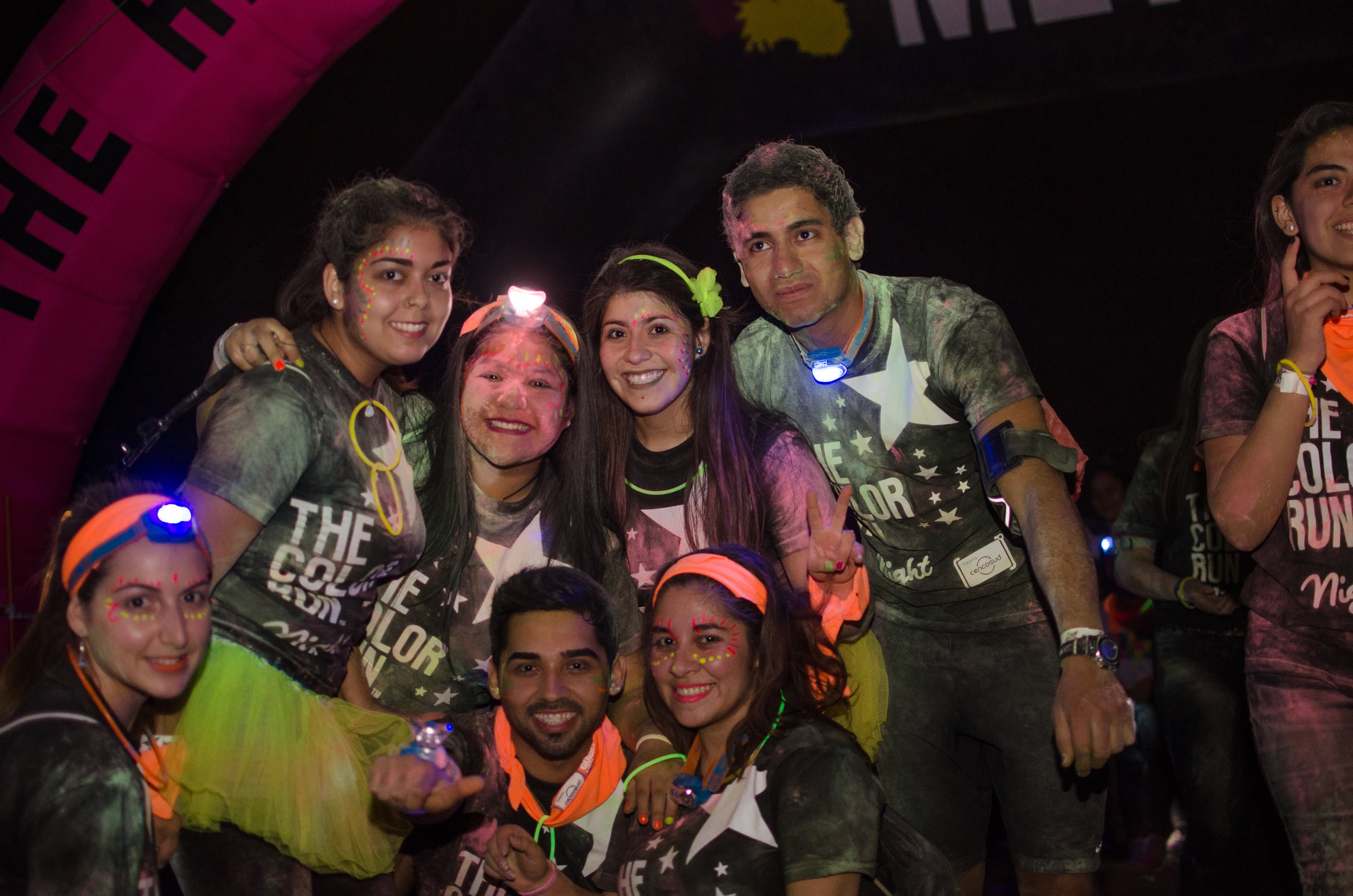 La carrera recreativa nocturna reunirá a miles de participantes en un recorrido de 5 kilómetros con música, polvos de colores y actividades interactivas.