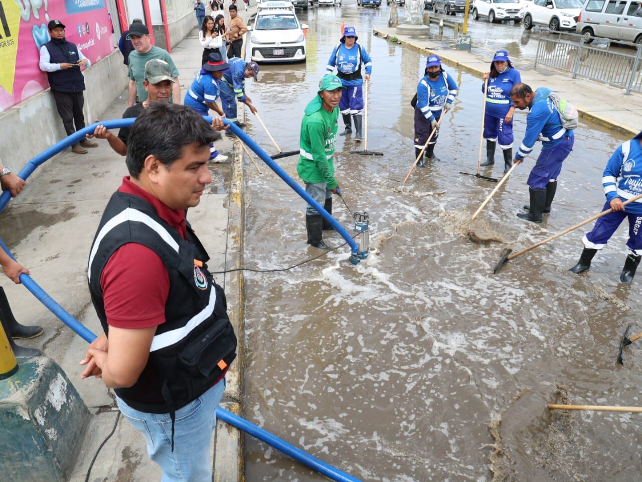 Alcalde provincial de Trujillo anunció que se alquilarán cisternas y comprarán motobombas y EPP, ante declaratoria de emergencia.