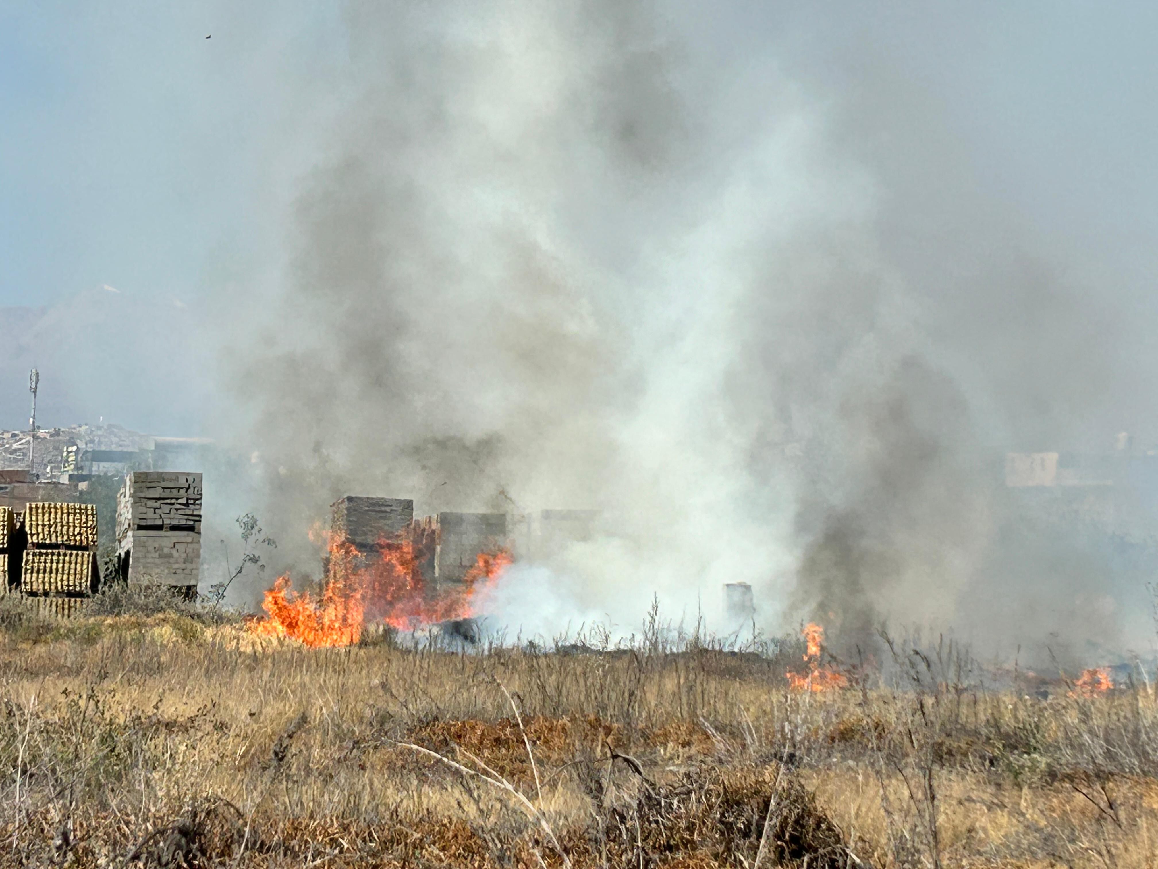 Incendio en exfábrica de textil fue controlado. (Foto: GEC)