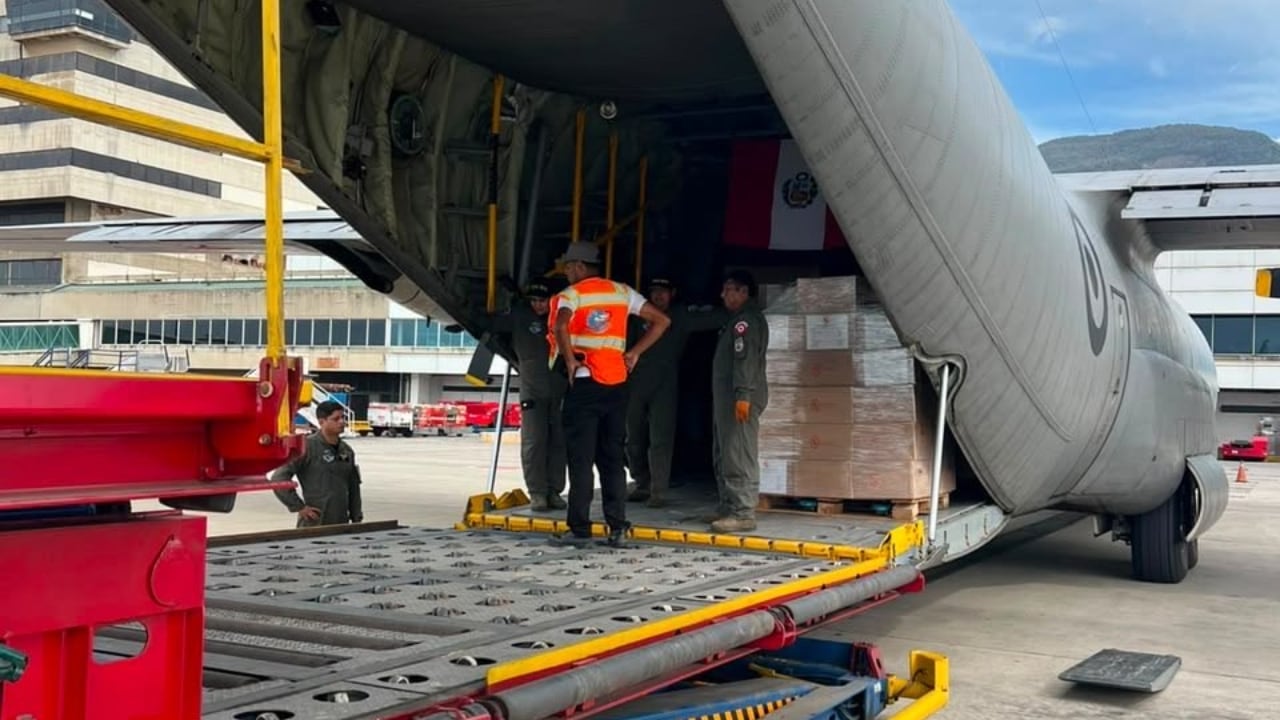 Terremotos en Venezuela: avión FAP con 14 toneladas de ayuda humanitaria aterrizó en Caracas. Foto: Ministerio de Defensa.