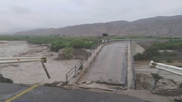 Tacna: Puente Sagollo colapsa tras huaico en distrito de Ilabaya (VIDEO)