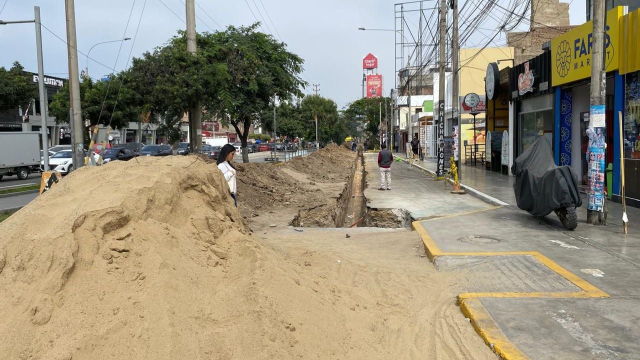 Desde el Territorio Vecinal Mampuesto, afectados por trabajos paralizados, anuncian protesta. En tanto, alcalde Mario Reyna busca apoyo del Congreso.