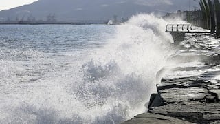 26 puertos del litoral peruano permanecen cerrados debido a oleajes anómalos