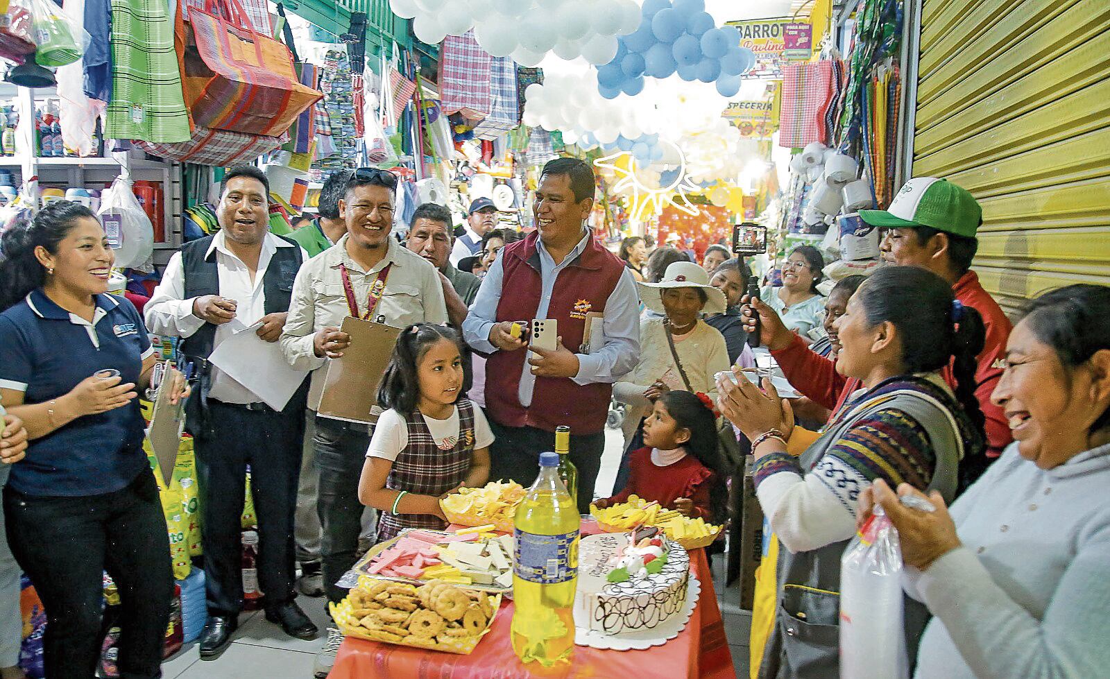 Presidente del Consejo Regional de Arequipa estuvo presente en aniversario de mercado de Majes. Foto: Consejo Regional de Arequipa.