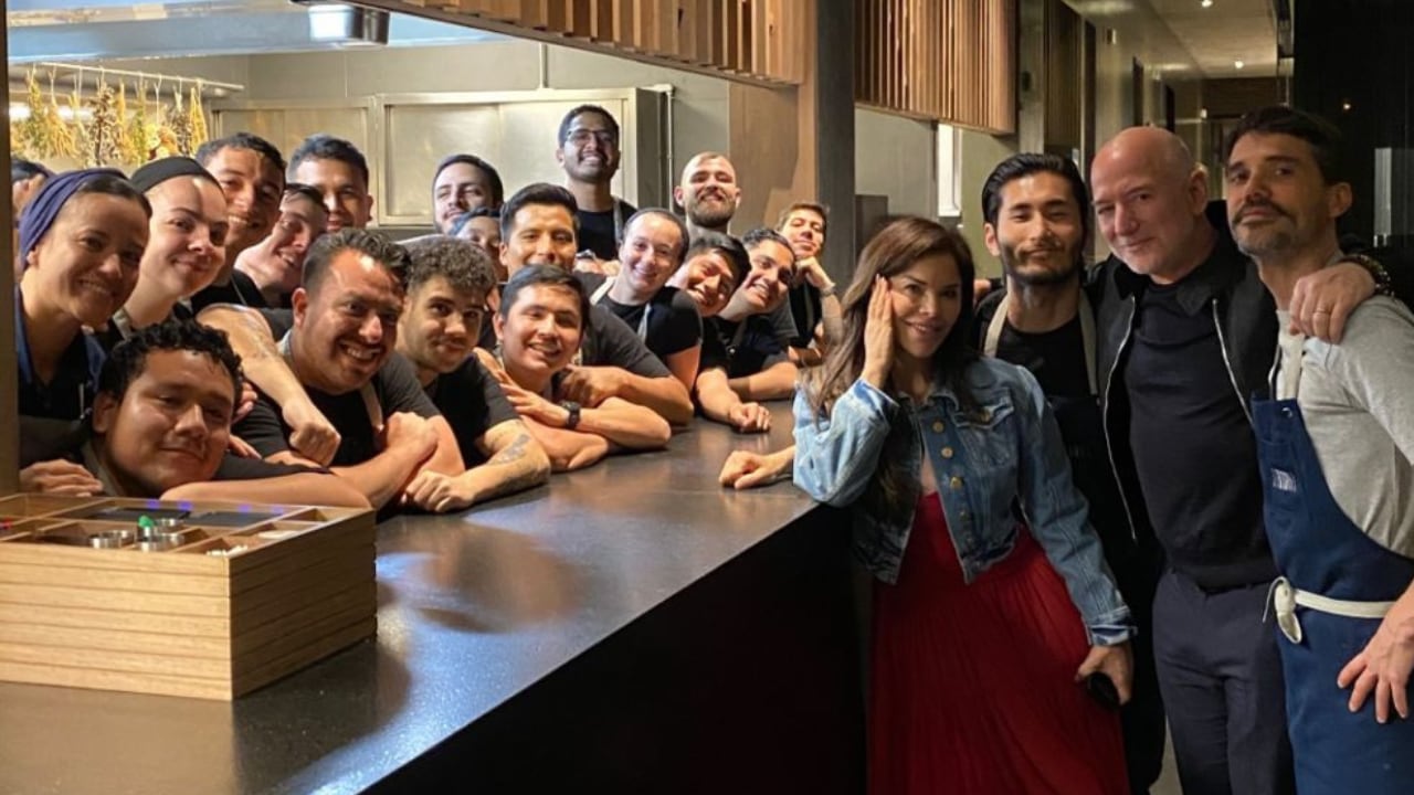 El empresario estadounidense llegó a Barranco acompañado de Lauren Sánchez y degustó platos icónicos en dos de los restaurantes más celebrados del país. (Foto: Ig de Sang Jung)