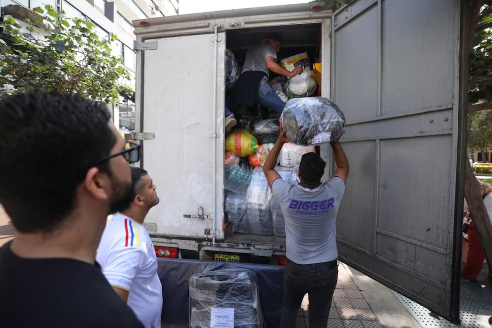 Ciudadanos peruanos y residentes venezolanos suman esfuerzos para llevar asistencia a las comunidades afectadas por la emergencia en Venezuela