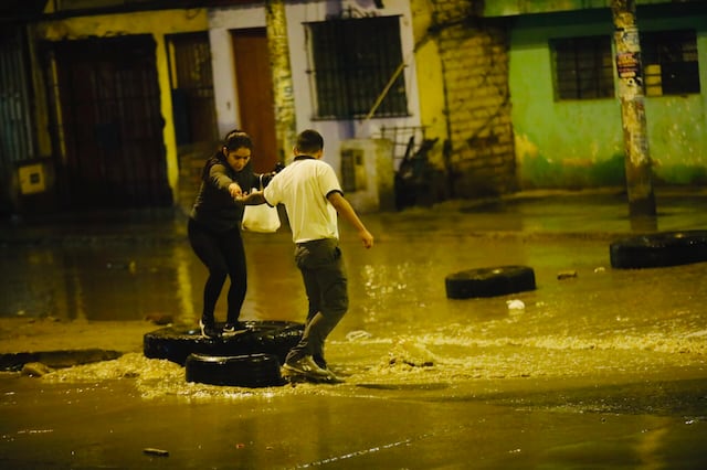 Lluvias en Lima Sur dejan aniegos, daños en viviendas y suspensión de clases