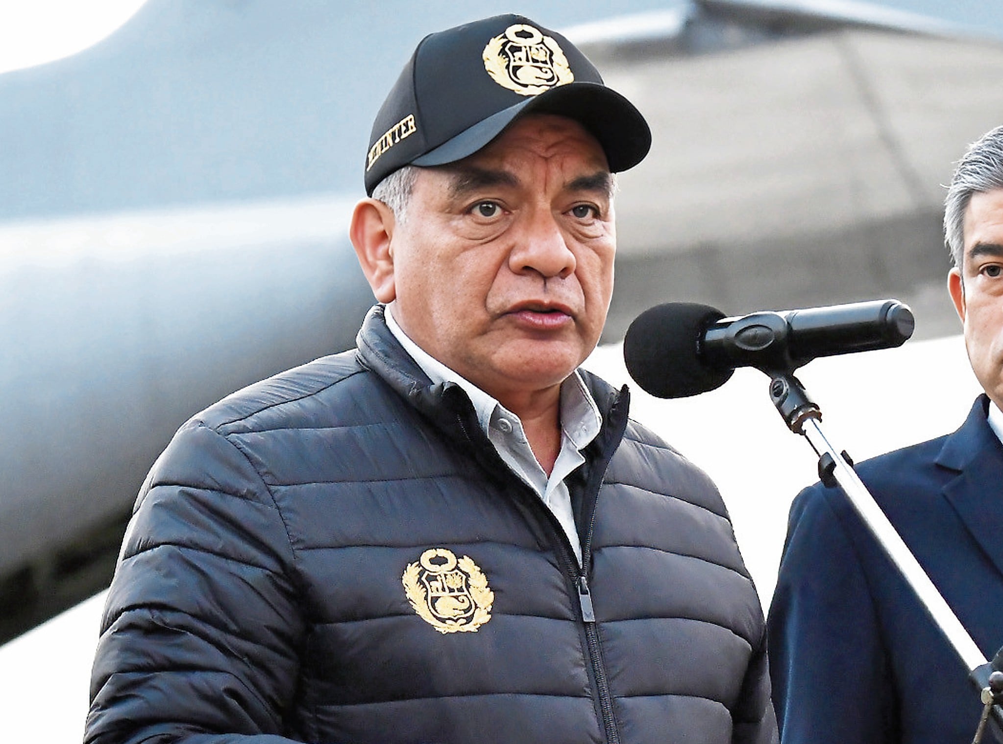 Ministro del Interior plantea limitar armas y agilizar expulsión de extranjeros en Perú