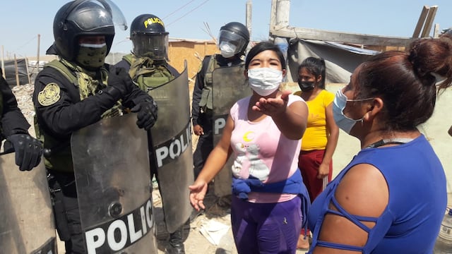 Violento desalojo de 200 familias de terreno ocupado hace meses en Pisco
