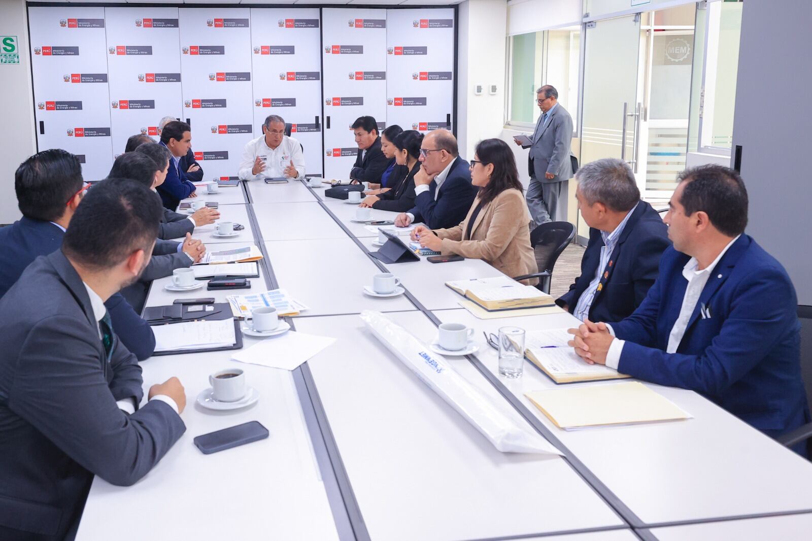 Las autoridades involucradas se comprometieron a realizar, en el breve plazo, las gestiones necesarias para sacar adelante este proyecto