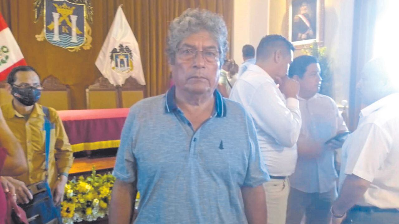 Gerardo Torres cuestiona que no fiscalicen. Además, alega que está decepcionado son el desempeño de parlamentarios.