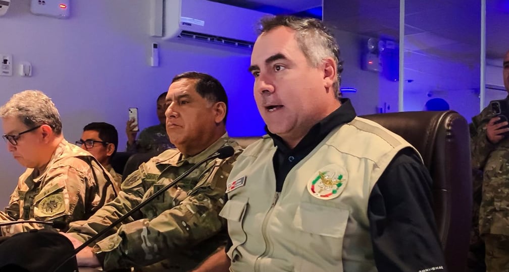 El ministro de Defensa informó que las Fuerzas Armadas movilizan personal, maquinaria pesada y buques multipropósito para apoyar las labores de preparación frente al fenómeno climático.