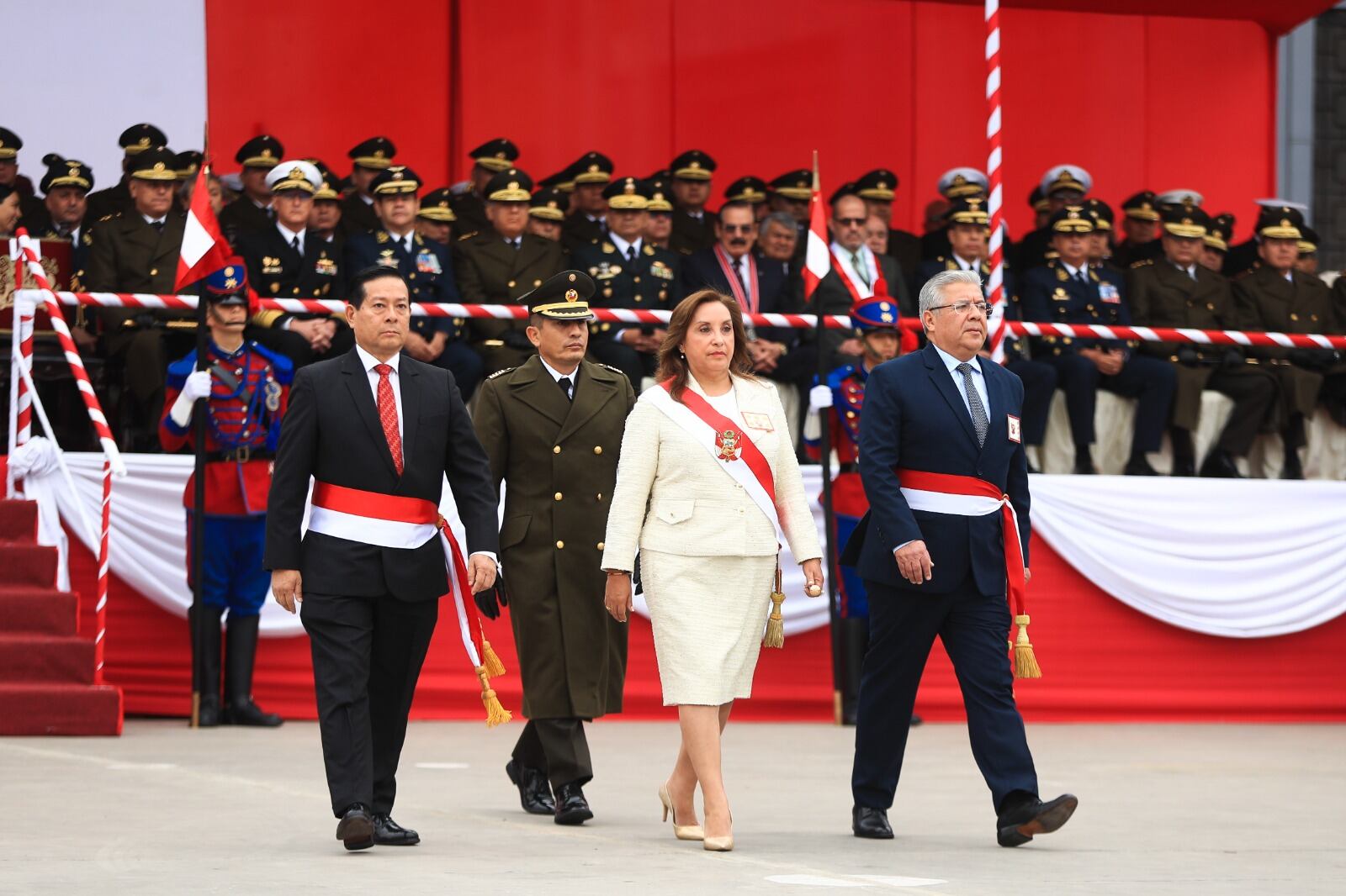 Durante una ceremonia oficial, la mandataria reafirmó el compromiso de su Gobierno con el desarrollo del país y la defensa de la democracia. FOTO: PRESIDENCIA