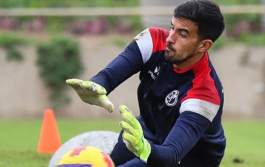 Portero uruguayo a punto de ser peruano y habilitaría una plaza más.