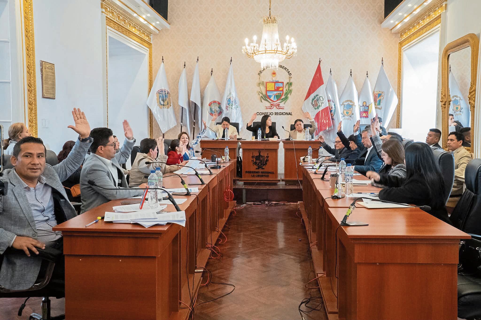 Fiscalía los investiga por presuntamente incurrir en rehusamiento o demora de actos funcionales en agravio del Estado y declaró el caso complejo.