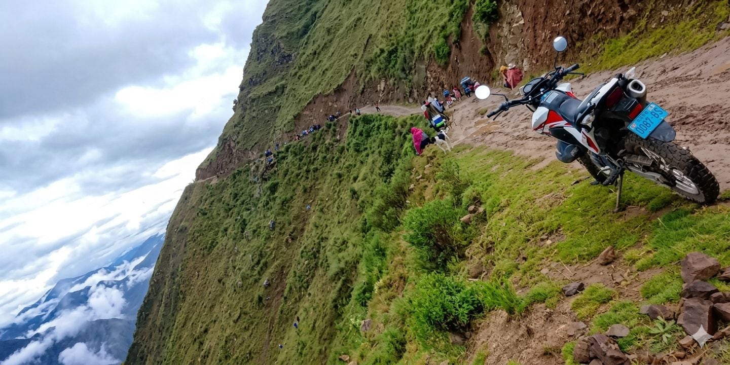 Accidente de tránsito deja estela de sangre