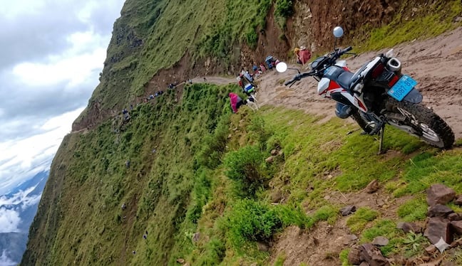 Accidente de tránsito deja estela de sangre