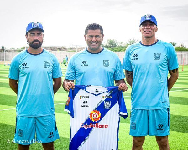 Fue presentado junto a su comando técnico en la Villa Deportiva Alianza Atlético.