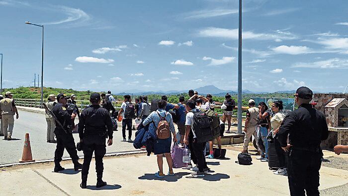 El jefe de Migraciones en Trujillo, Ismael Iglesias León, resaltó el trabajo articulado que realizan con la Policía, que vincula a los foráneos con actos ilícitos. De esta manera, buscan librar a este departamento de los malos extranjeros. Aseguran que intensificarán los operativos para ejecutar más deportaciones.