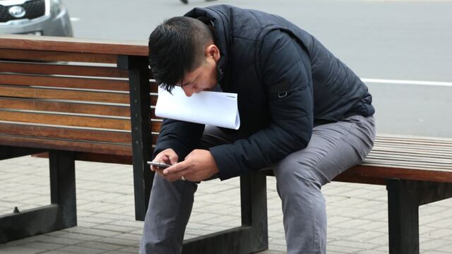 Uso del celular en horario de trabajo es causal de despido en Perú: ¿Cuál es el último caso registrado?