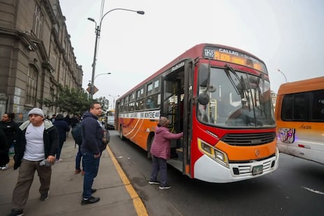 Transporte en Lima y Callao opera al 50% y gremio advierte paro indefinido por extorsiones