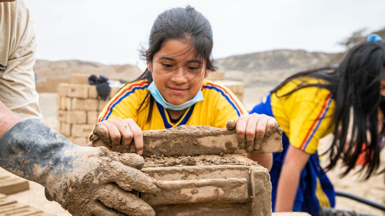 En la edición del 2 de julio ha sido denominado “patrimonio de rojo y blanco” incluye música, danza, arte, gastronomía y campaña de reciclaje.