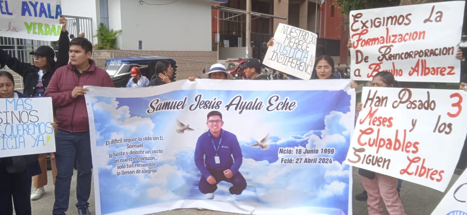 Piden que las dos personas que estuvieron presentes al momento del hechos sean investigados, ya que no creen que Samuel Jesús se haya quitado la vida.
