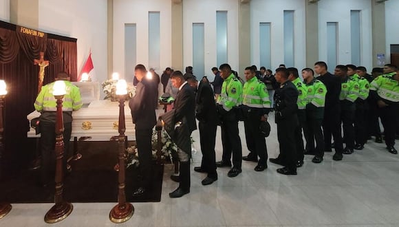 En exequias participan compañeros de armas de la promoción Protectores de la democracia. (Foto: Difusión)