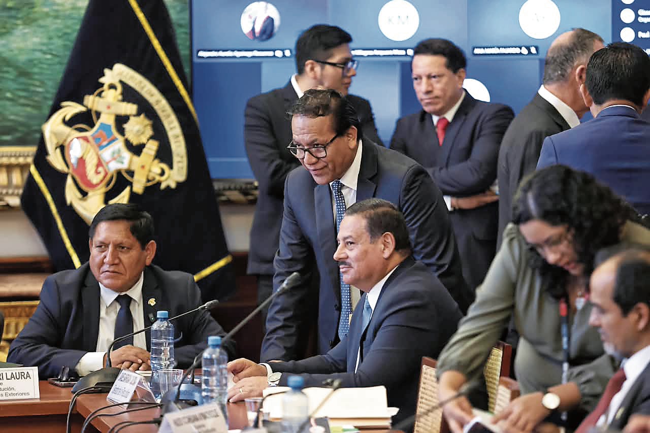 Dejaron sin quórum a la comisión de constitución. Ademas, Roberto Sánchez, ayer, tratando de que la oposición sea su borrego.