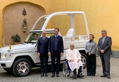 Papa Francisco recibe el primer papamóvil completamente eléctrico