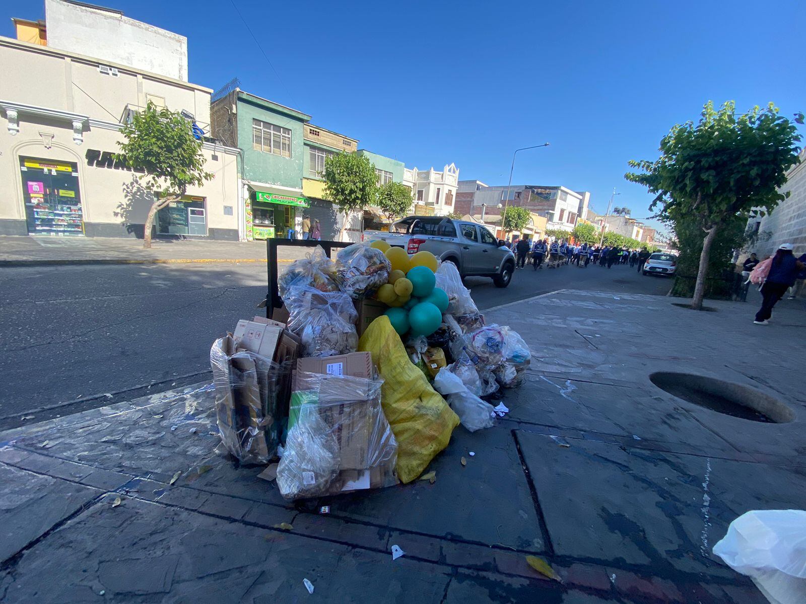Basura acumulada por protestas de obreros municipales de Arequipa. Foto: GEC.