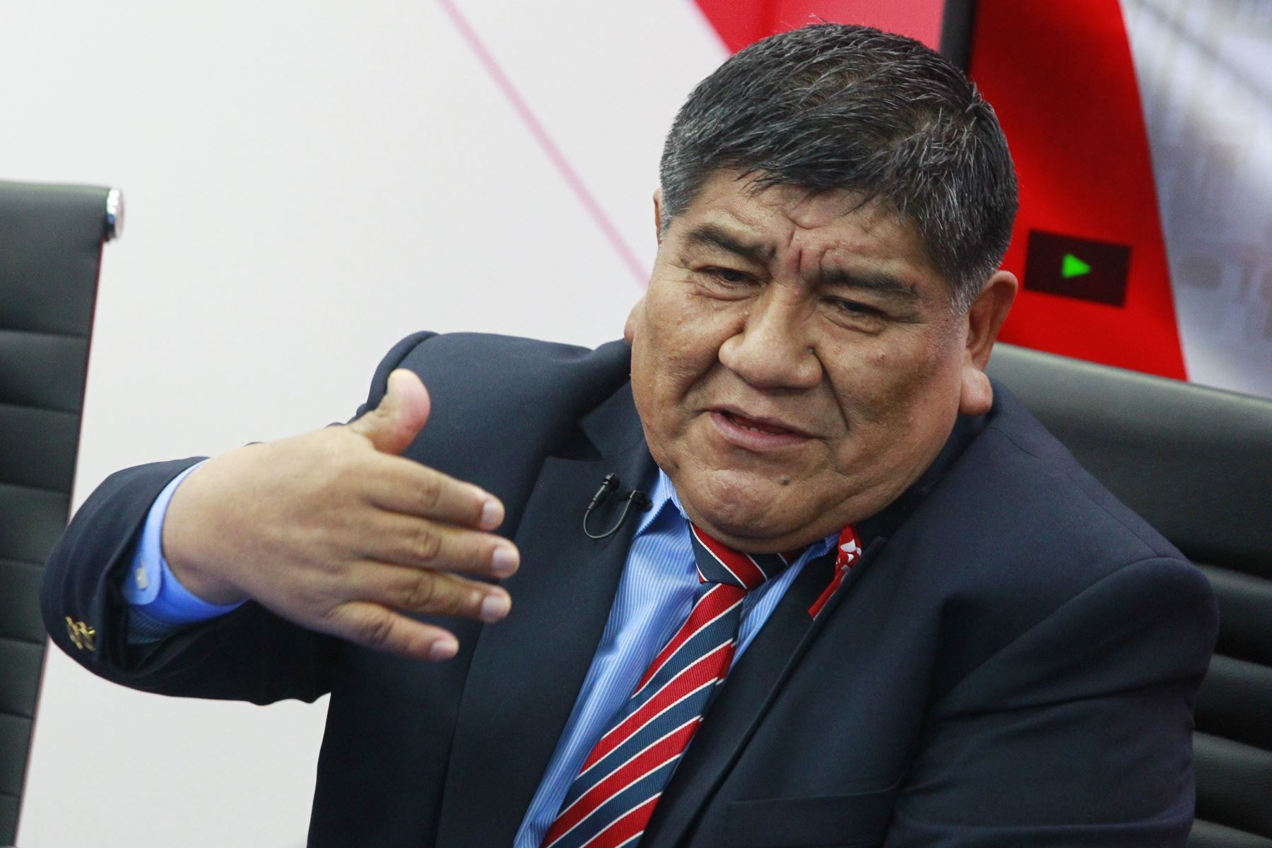 El titular del Minem, Romulo Mucho, asegura que su renuncia al cargo no resolverá el problema de la minería ilegal.