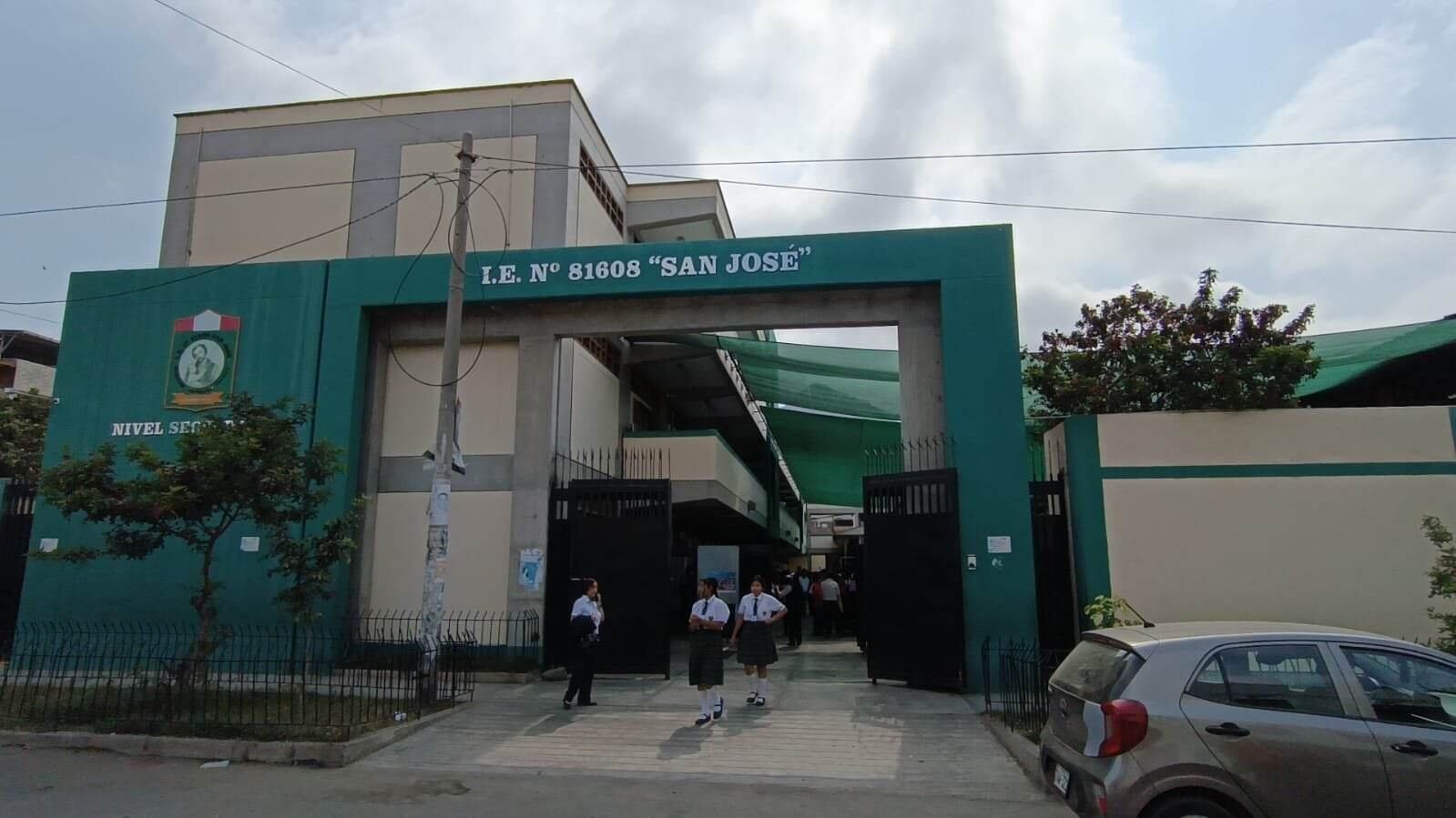 Dos criminales las apuntaron con armas de fuego para arrebatarles sus carteras. Cuatro escolares más escaparon a tiempo y se salvaron de ataque delincuencial.