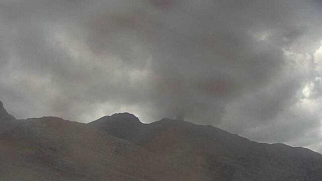 Aumenta la actividad eruptiva del volcán Sabancaya y cenizas llegarían a Arequipa
