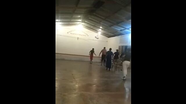 ​YouTube: Mujeres se agarran a golpes en iglesia por el amor de pastor evangélico