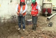 Rotura de tubería de agua potable inunda viviendas en el Rímac durante obras de repavimentación