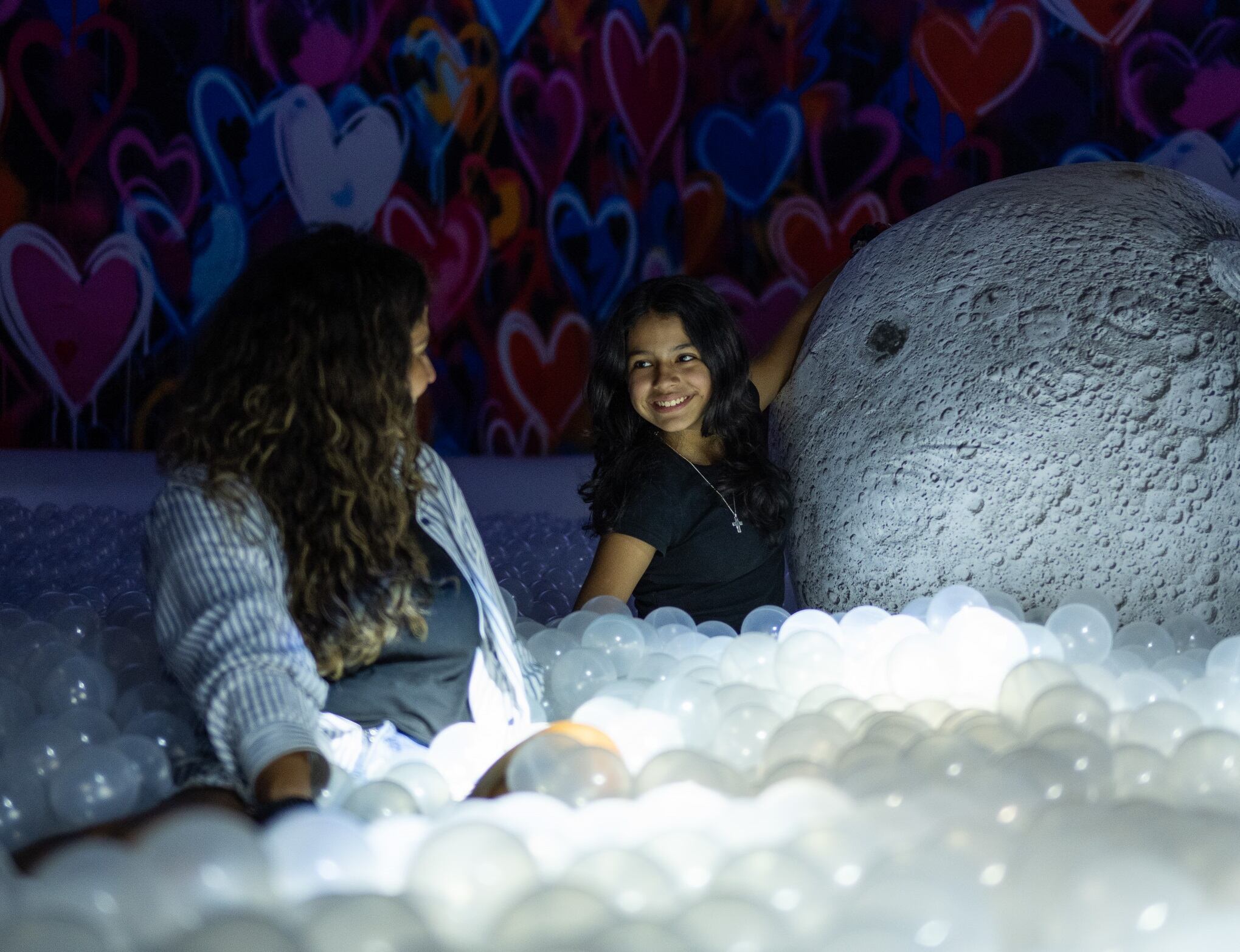 Love Up! llega al Centro Comercial Plaza Norte con 14 salas temáticas llenas de arte, tecnología y diversión. Una experiencia inmersiva para todos los sentidos que estará disponible hasta el 20 de abril.