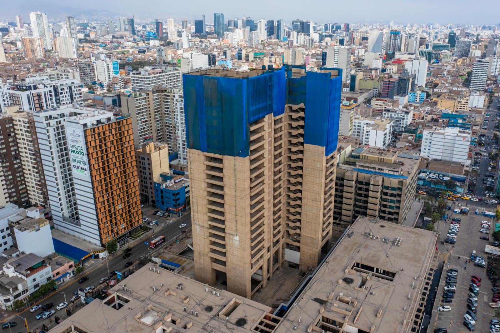 El Consorcio Trecca suscribió el contrato para ejecutar la transformación del edificio ubicado en Jesús María. El proyecto busca duplicar la capacidad de atención ambulatoria especializada de EsSalud en Lima.