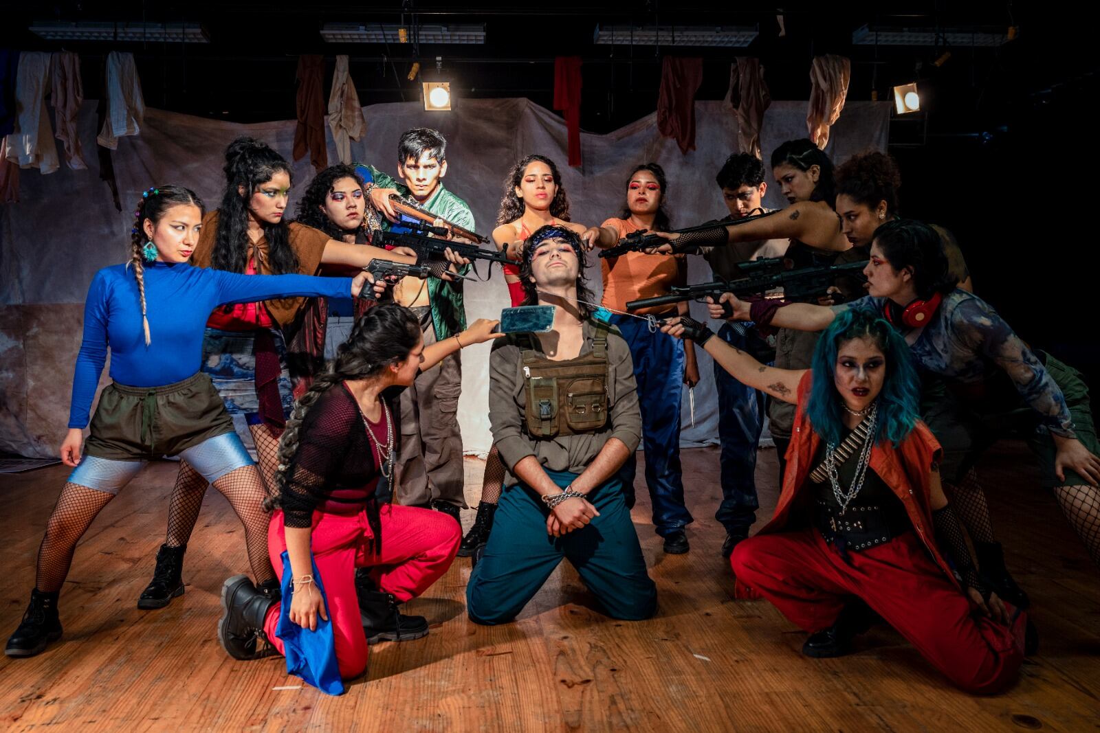 Se trata de una adaptación, hecha por la directora Ana Julia Marko, de una película brasileña hecha por los cineastas Kleber Mendonça Filho y Juliano Dornelles