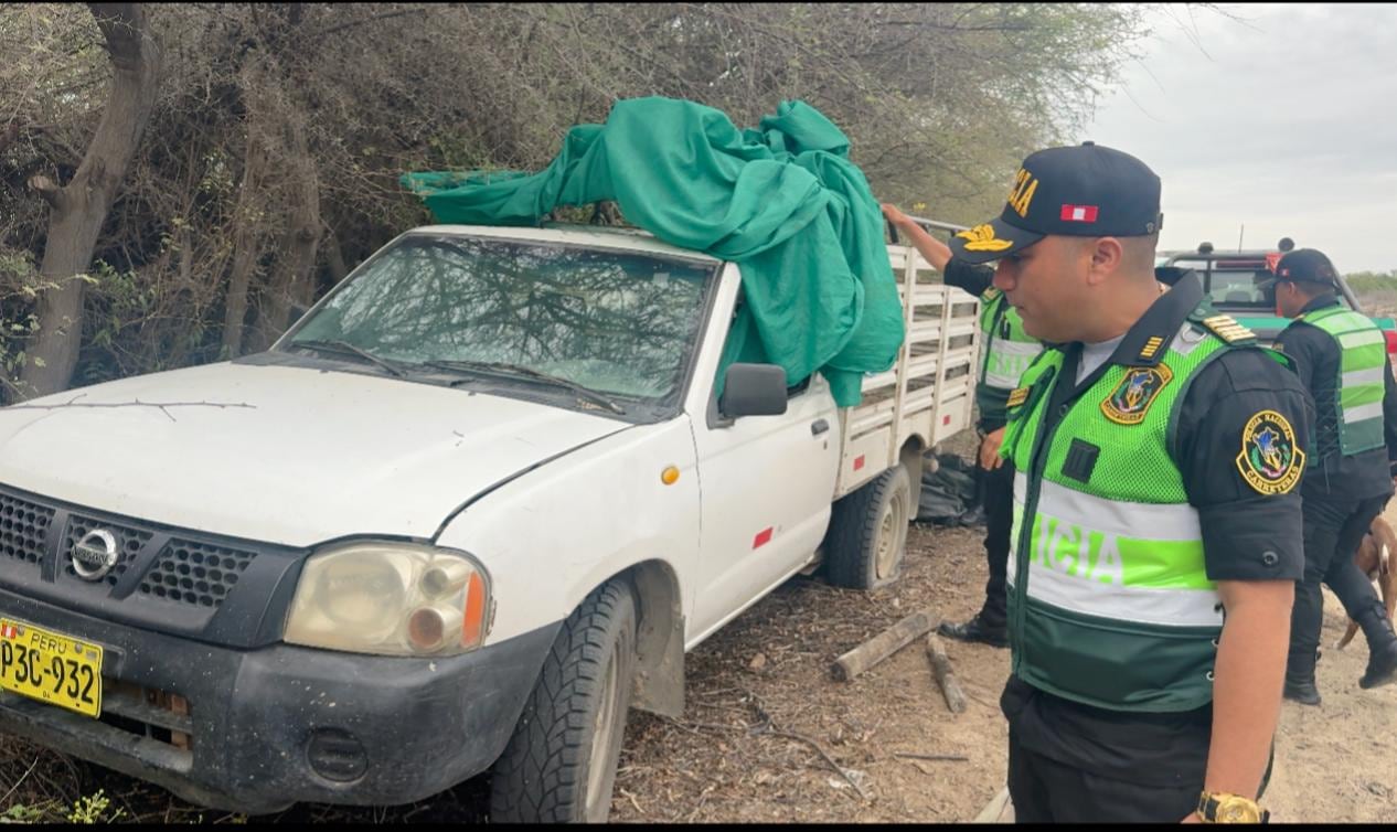 Policía recupera camioneta robada