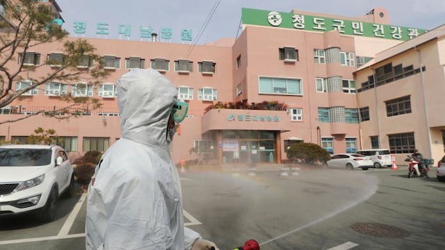 Corea del Sur: los contagios por coronavirus aumentaron en torno a secta cristiana | VIDEO