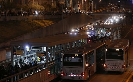 Miraflores: Detienen a extranjero acusado de robar celulares a pasajeros del Metropolitano