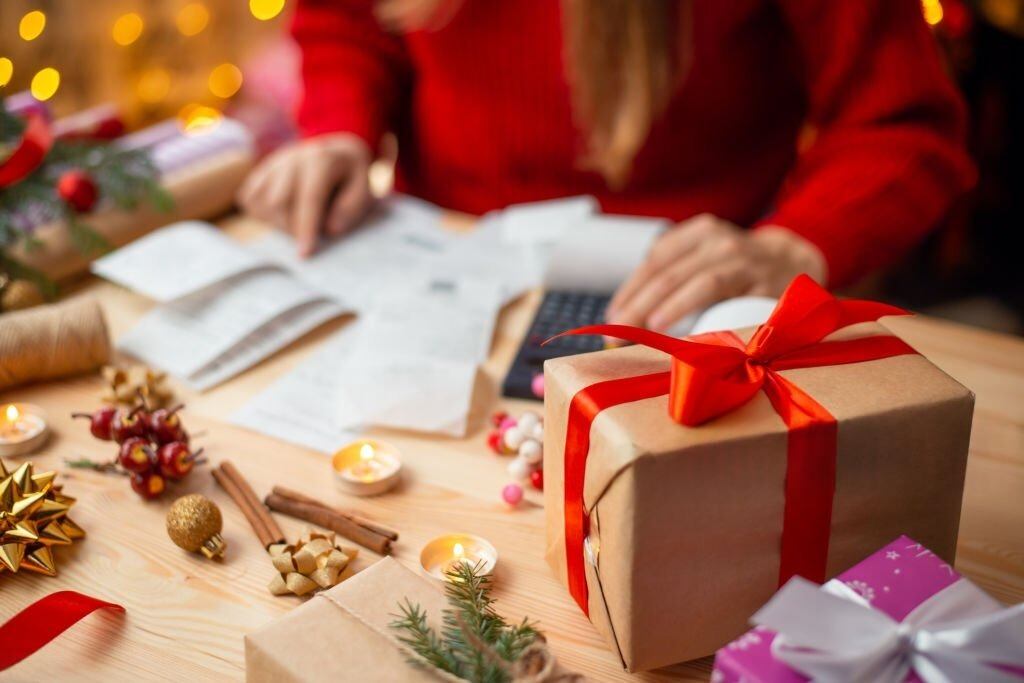 Estudios muestra que los trabajadores destinan hasta el 30% de su presupuesto anual a compras navideñas. Estos consejos ayudan a estirar el aguinaldo sin perder espíritu festivo.