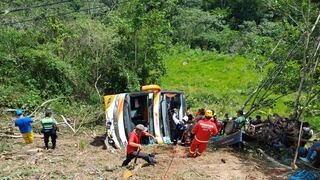 Piura: Once muertos y más de 30 heridos graves al volcarse ómnibus con escolares promocionales