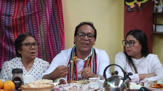 Roberto Sánchez compartió el tradicional desayuno electoral junto a sus padres en Huaral