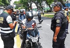 Evalúan cambiar prohibición de dos personas en moto