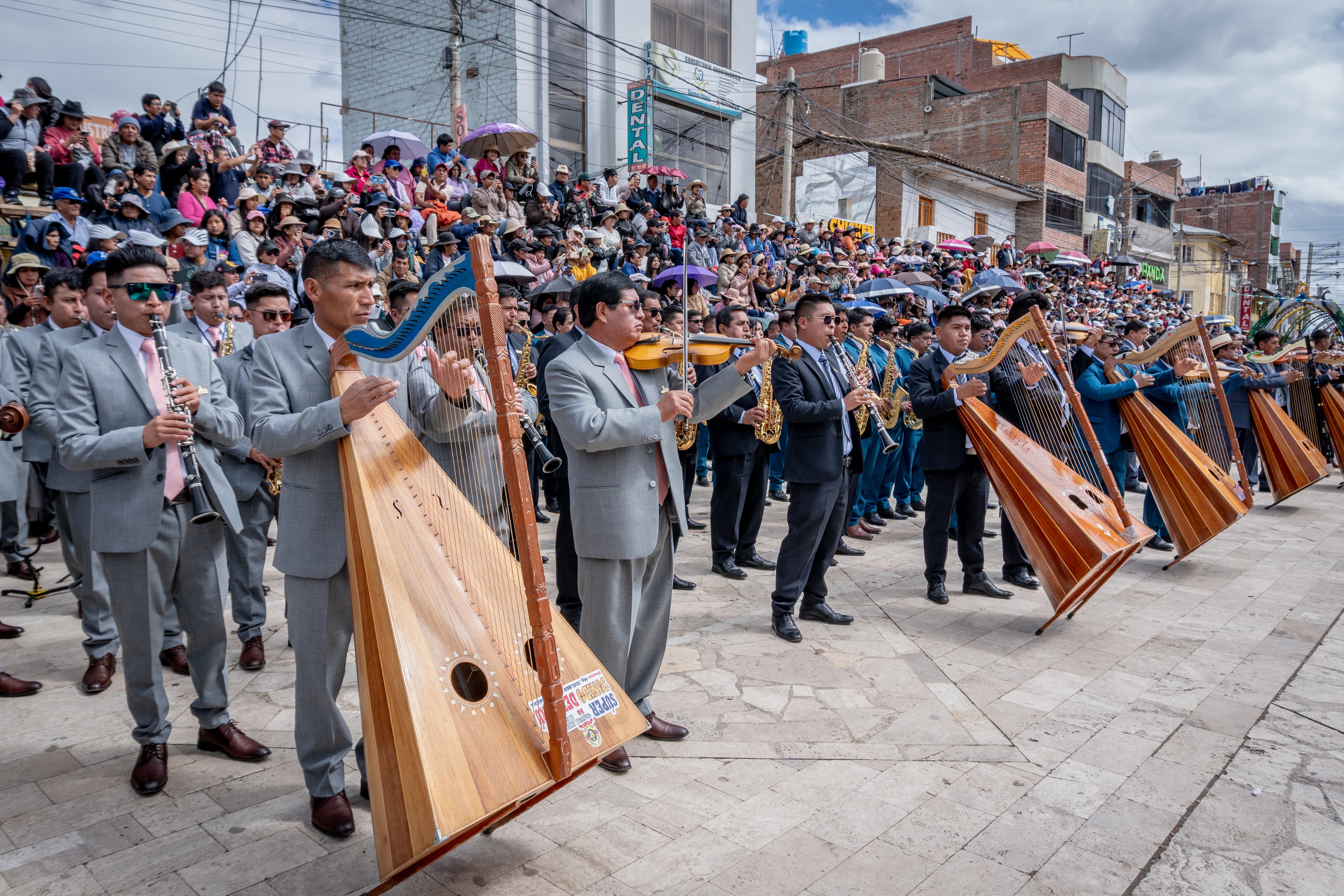 Un total de 36 agrupaciones conforman "la orquesta más grande del mundo". (Foto: Lars Córdova)