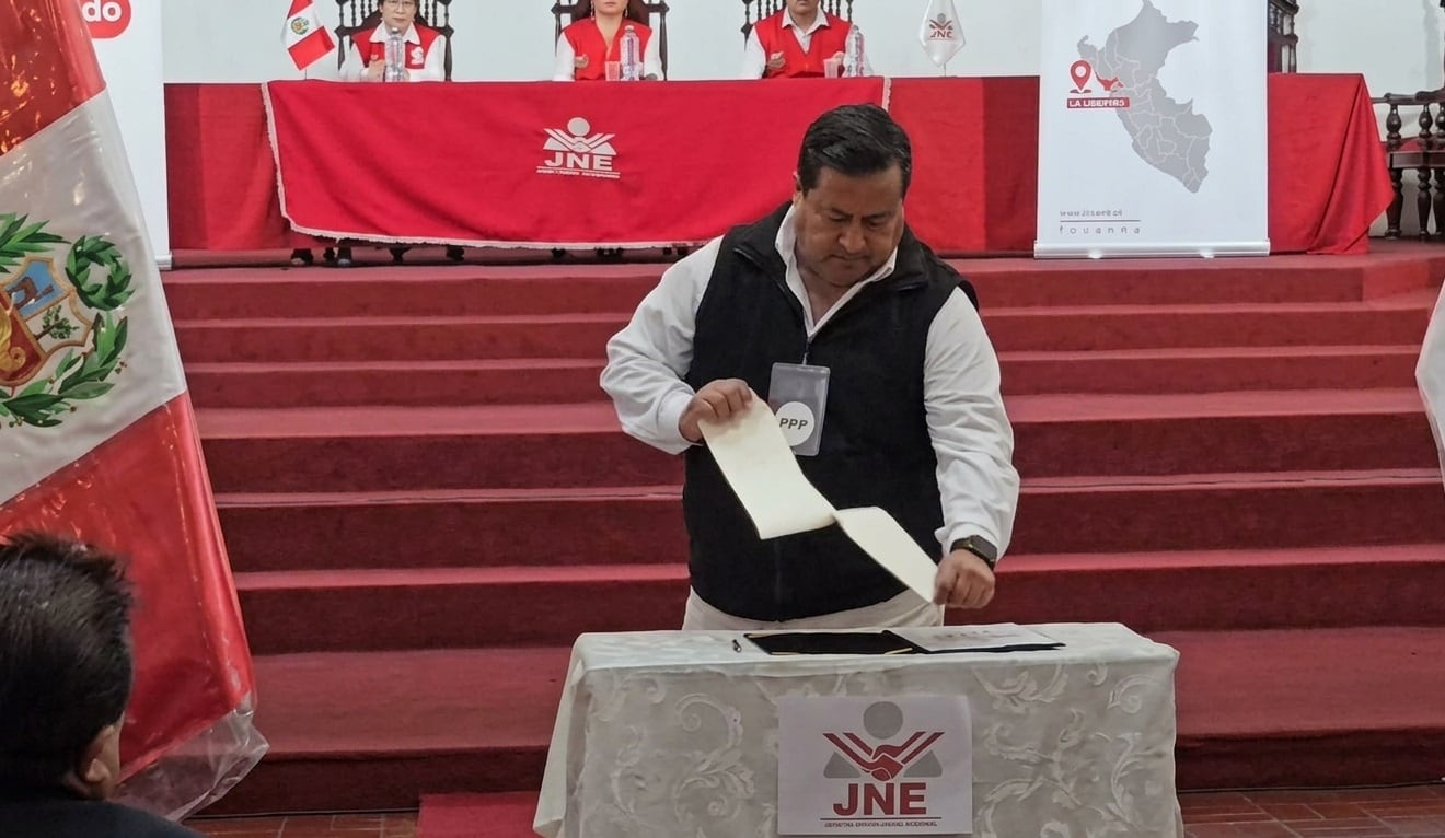 Postulante del Partido Patriótico del Perú, Elmo Palacios, se negó a firmar la iniciativa que busca rechazar todo tipo de violencia durante las elecciones.