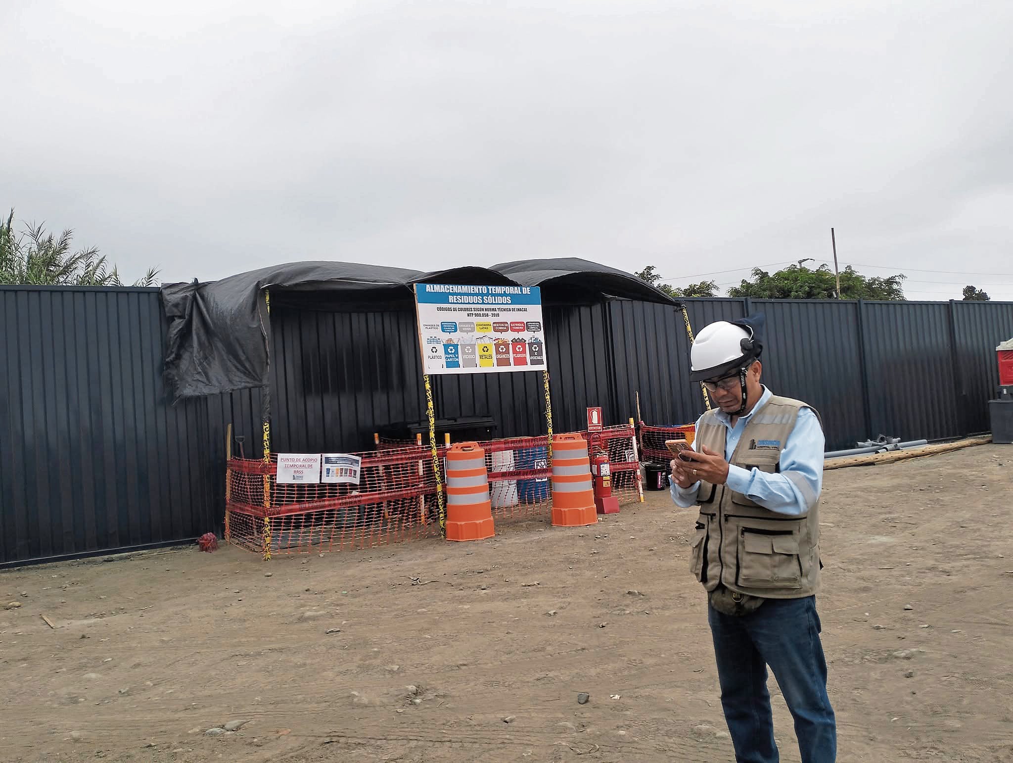 Analistas alegan que se trata de una “media verdad”, pues cuando César Acuña aún estaba en funciones al frente del Gobierno Regional de La Libertad se realizaron transferencias de millones de soles a municipios y se hicieron ajustes para reducir el PIA. Además, el nivel de inversión no condice con el plan de desarrollo regional.