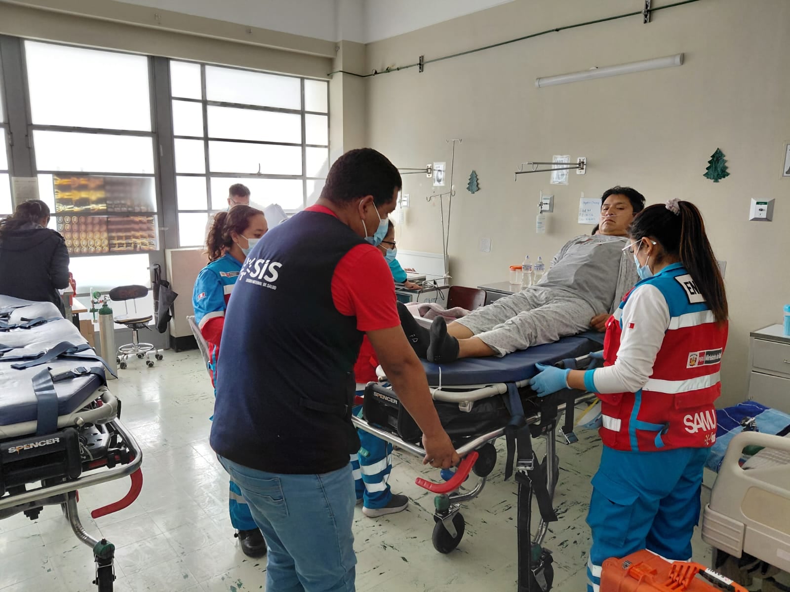Dos pacientes con males cardiacos fueron trasladados de Arequipa a Lima para operación (Foto: SIS)